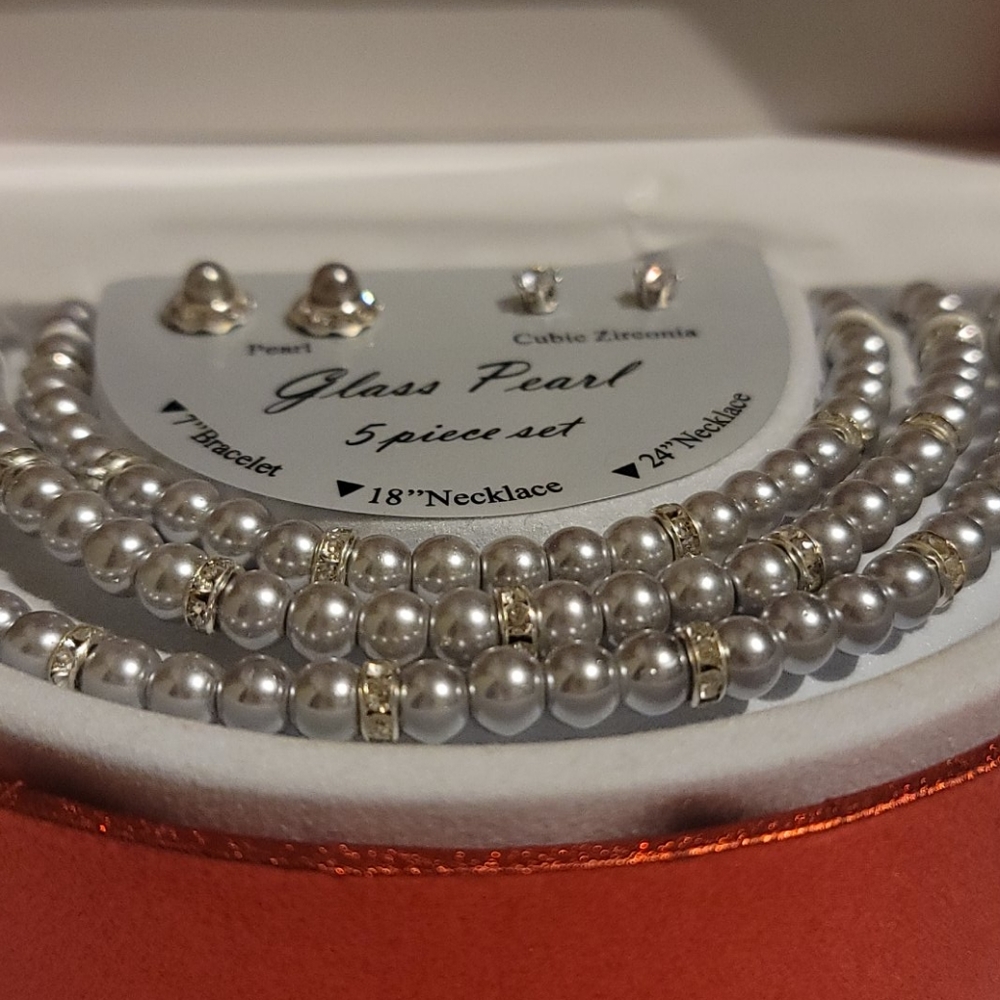 Jewelry - Picture 3 of 4